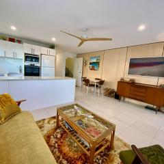 Lou's Tiki Pad - Beachfront Bilinga North Kirra - Min. 2 Night Stays!