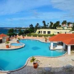 Beachfront Studio Apt w/ Full Kitchen & Pool