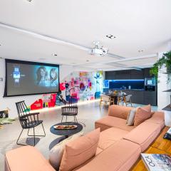 Exclusive design award-winning 995 ft2 loft with private garden in the best location of Ipanema