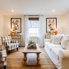 Downtown Luxury Farmhouse Apartment #4