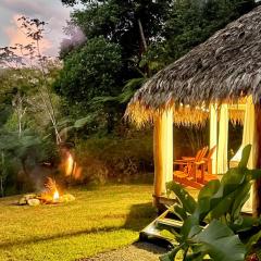 Cabin in the jungle, sea view, campfire, breakfast