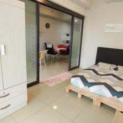 Modern & Homely CBD Private Suite with Pool & Gym