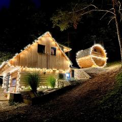 Romantic cabin with hot/cold tub and finnish sauna