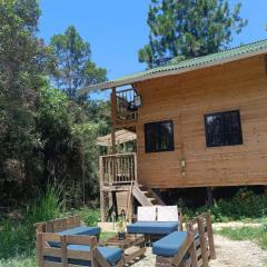 Cabaña con Jacuzzi privado/BBQ y Chimenea ecológica