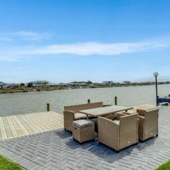 Hi-end Waterfront Retreat with Jetty No Linen Included