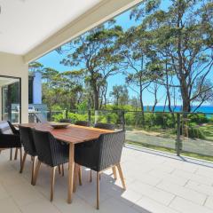 Luxury Beachfront On Collingwood Beach