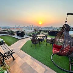 Juhu Getaway with Rooftop Pad!