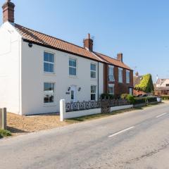 4 Bed in Sea Palling 91480