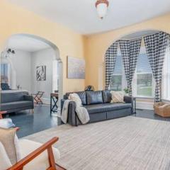 Beautiful downstairs 1bed 1bth charmer- Pet Friendly