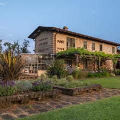 Olimagio Farm Stay with animals and 25m pool, beach at cycling distance