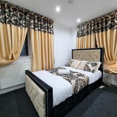 *RA1GH* For your most relaxed & Cosy stay + Free Parking + Free Fast WiFi *