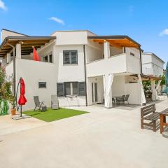 Casa Mira Apartments