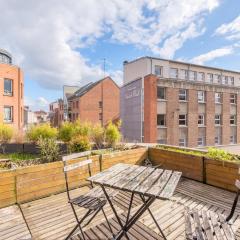 Appartement lumineux avec rooftop et garage privé.