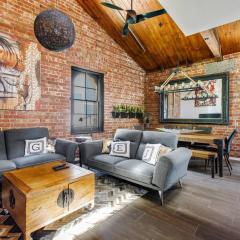 Ultra-chic Top Floor New York Style Loft Apartment