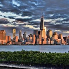 Cozy apartment with city skyline. Easy commute midtown Manhattan.