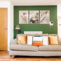 Emerald Retreat - City Centre - Free Parking, Fast WiFi and Smart TV by Yoko Property