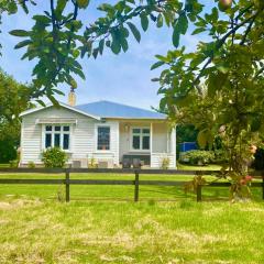 Big Fully Equipped 3BRM Quiet Farm House Near Beach & 12 min to Town