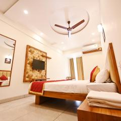 Hotel Rays Inn Boarding and Lodging