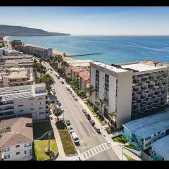 Coastal Paradise Retreat Stylish Oceanfront Condo