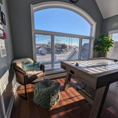 Relaxing Condo on the River - NEW Air Hockey Table