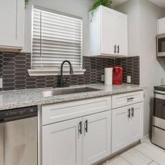 Cozy Remodeled 2 BD Heights Bungalow