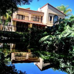 Hartebeespoort Upmarket Pond Villa