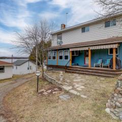 Lakehouse chalet on Sky Lake Ontario 5 bedrooms