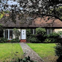 Picturesque 4 Bed Cottage Lingfield, Surrey