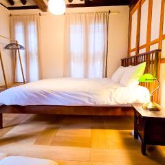 Stylish Hanok 1minute away from Dongmyo Station