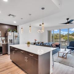 Waterside Retreat: Modern 2BR, Mins to Beach & Apt