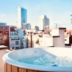 Luxury 200sqm appartment / hot tub / sauna