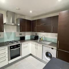 London 2Bedrooms 2Bathrooms, Balcony, Parking, Lovely South Woodford
