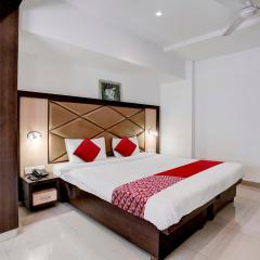 Super OYO Flagship Hotel Everest Lodging Vashi