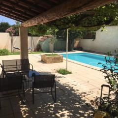 Charmante Maison provençale avec piscine dans Avignon