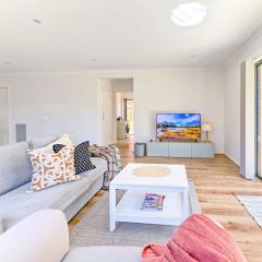 Modern Clyde House Smart TV*Dryer