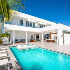 Oceanside 3 Bedroom Luxury Villa with Private Pool, 500ft from Long Bay Beach -V5