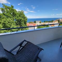 Apartment with direct Sea View, Free Parking and close to Beaches and Promenade