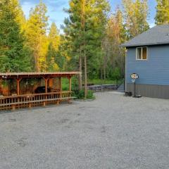 Pinetree Lodge: Hot Tub Fire Pit