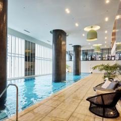 Urban Oasis with Pool and Gym in West Melbourne