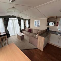 Bittern 13, Scratby - California Cliffs, Parkdean, sleeps 6, pet friendly, bed linen and towels included - close to the beach