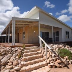 Poseidon's Oasis - Entire Home - Moonta Bay