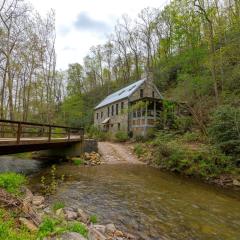 Kibbin Private, Luxury Stone Cottage by Creek