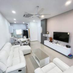 Entire 4 Bedroom Landed House, Yong Peng, Johor, Malaysia - Suitable for leisure, wedding & Big group travellers, Free Netflix, In- House Parking, 1min to Dragon Temple, 5 mins to MCD& KFC, 30 mins to Organic Farms