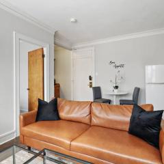 Stylish and Modern 1-Bedroom Apartment - Kenwood 508
