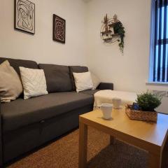 SuperValue Suite 2 - Fast WiFi, Hotel Linen, Keyless Entry, City only 10 Mins - BY PROPERTY PROMISE