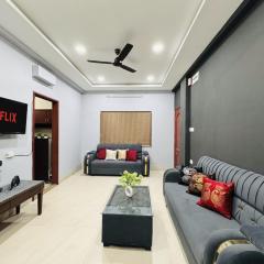 Home Escape 2BHK Apartment Near Brilliant Convention Centre - Adults Only