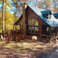 Cozy Creekside Log Cabin w Firepit, Hot Tub, WIFI