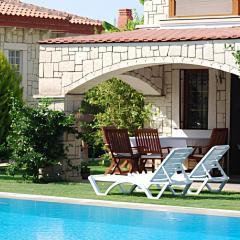 Alaçatı'nın Merkezinde Lüx Villa