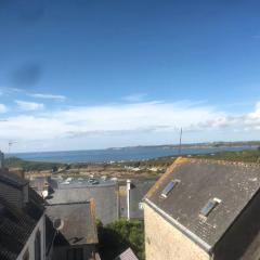 Charmante chambre avec sa salle de bain, vue mer.