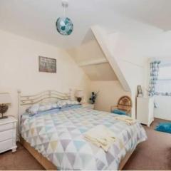 Cosy 2 Bedroom Apartment near Seafront